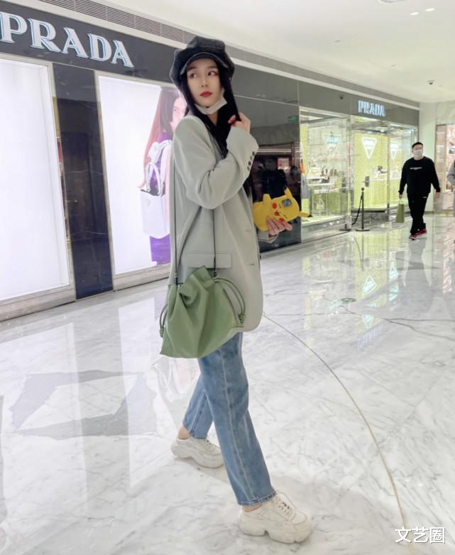 范冰冰|范冰冰春节逛街生图曝光，瘦了许多颜值惊艳，打扮低调却被吐槽衣品差