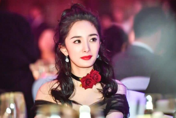 赵丽颖|新疆棉花事件波及娱乐圈，百位艺人表态发声，为何杨紫却被骂？