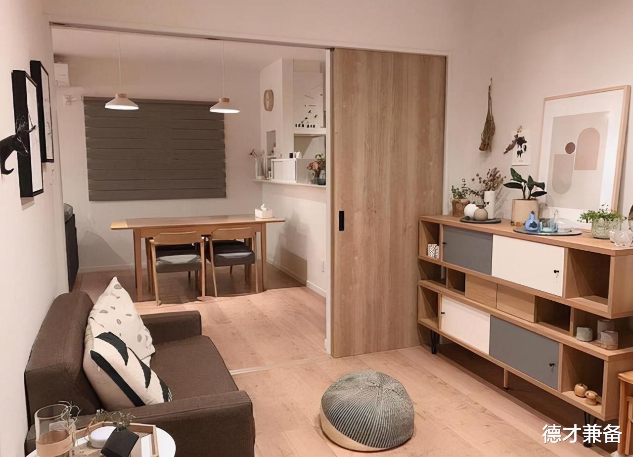 温馨唯美的家居装饰，木质的风情素静优雅，小众的生活环境