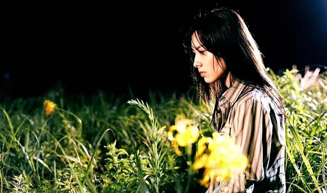 木木尔小倩|如今大家只会笑她脸长，但在《伊莎贝拉》里，她的脸充满故事感