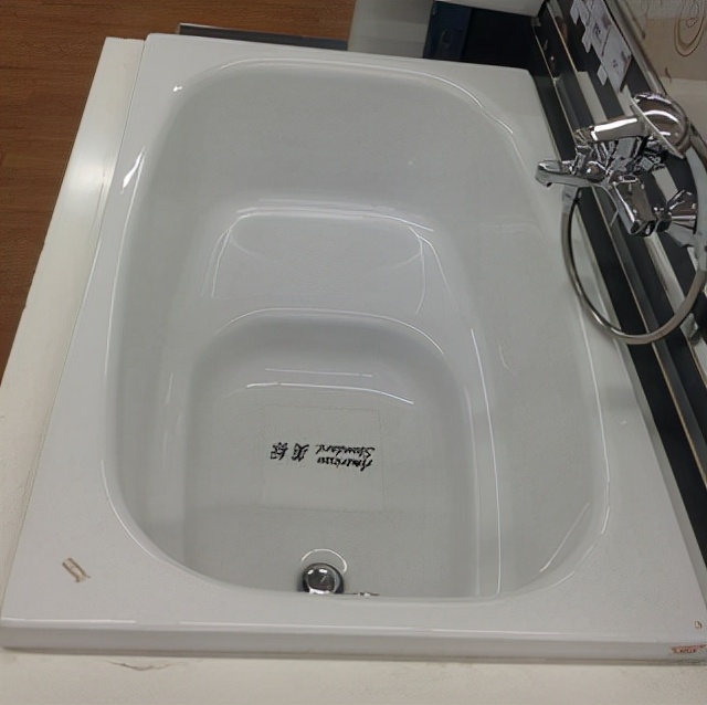 喜欢泡澡的朋友,一定要注意这“1平方米”,足可以挽救小卫生间