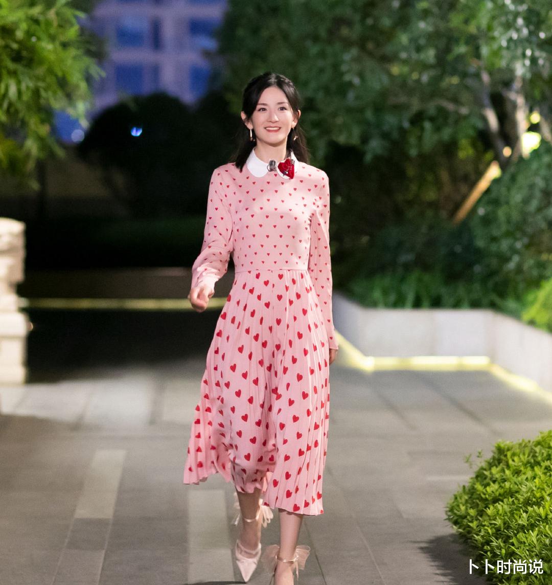 卜卜时尚说 谢娜越来越年轻，和张杰十年甜蜜婚姻，让她当了妈依然少女感十足