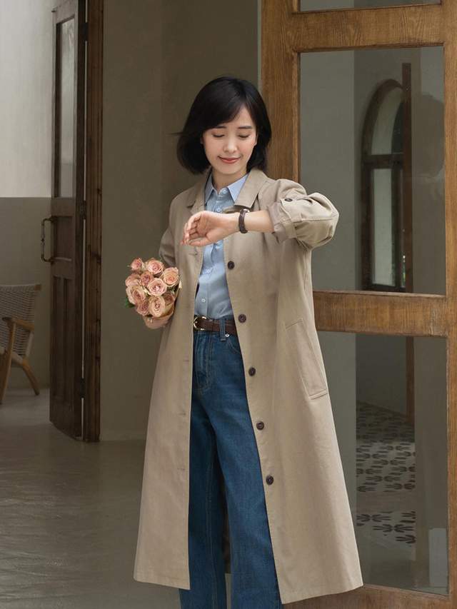 何有强|今秋最洋气的穿法总结，风衣+牛仔裤或裙子，适合28~48岁女人借鉴