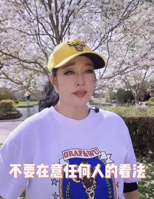 华晨宇|刘晓庆太奇怪，耳朵越变越长和脖子连成一体，眼线是用毛笔画的？