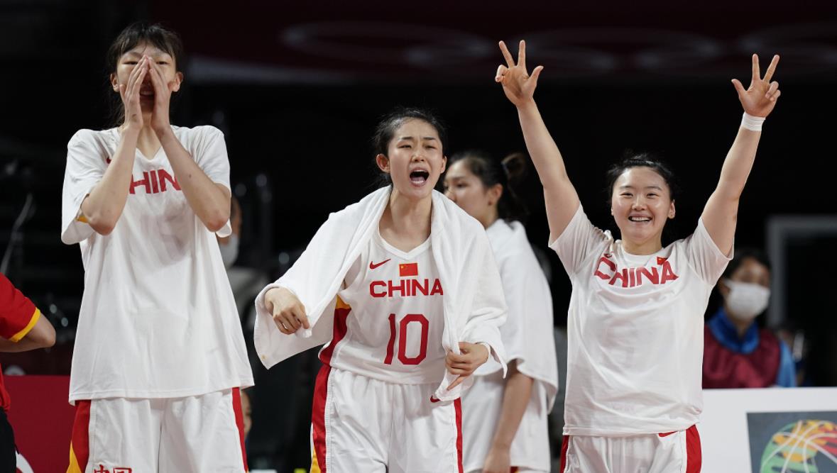 一个善良的小槑|2分险胜，中国女篮挺进8强！李月汝12分+罚球绝杀，冲击奖牌有望