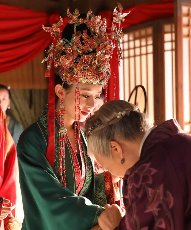 知否知否应是绿肥红瘦|二刷《知否》：原来第一集就暗示了华兰命运悲惨，明兰必成大器！