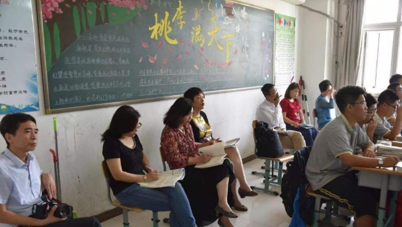 连锁反应|震旦学院事件引发连锁反应，一大学老师断章取义，高材生毅然举报
