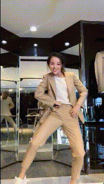 “弱弱问一下，这只鹰生前经历了什么？”