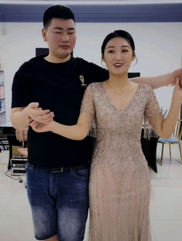 斛珠夫人|陈亚男官宣离婚，灵魂质问网友：家丑外扬就要被判死罪吗？