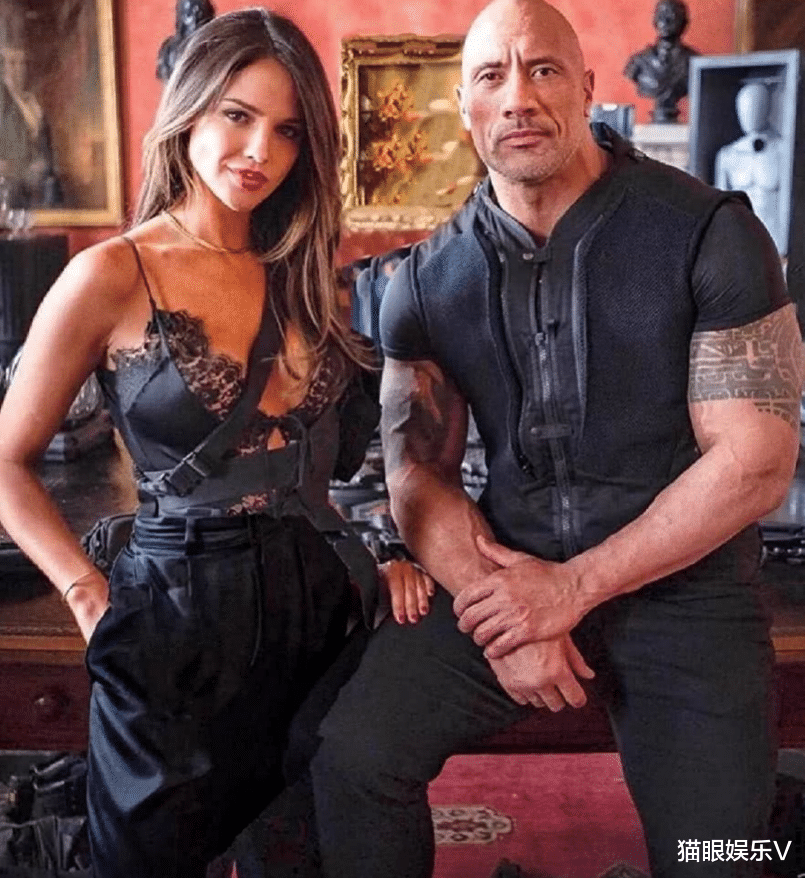 生图|女神艾莎生图好美！穿吊带裙身材绝了，从头到脚都是钻石太贵气