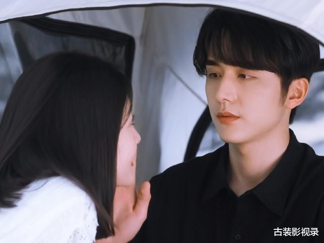 变成你的那一天|《变成你的那一天》出分了！一万七千人打出8分，这剧凭什么豪横