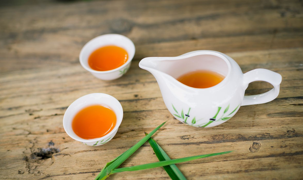 |你發現了嗎？身邊愛喝茶的朋友都會有這幾個特征！
