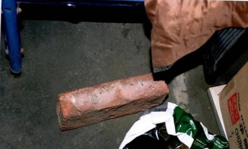 长脖子爸比说|因20元差价女老板被砖头锤杀,凶手潜逃16年落网,被抓时已成家