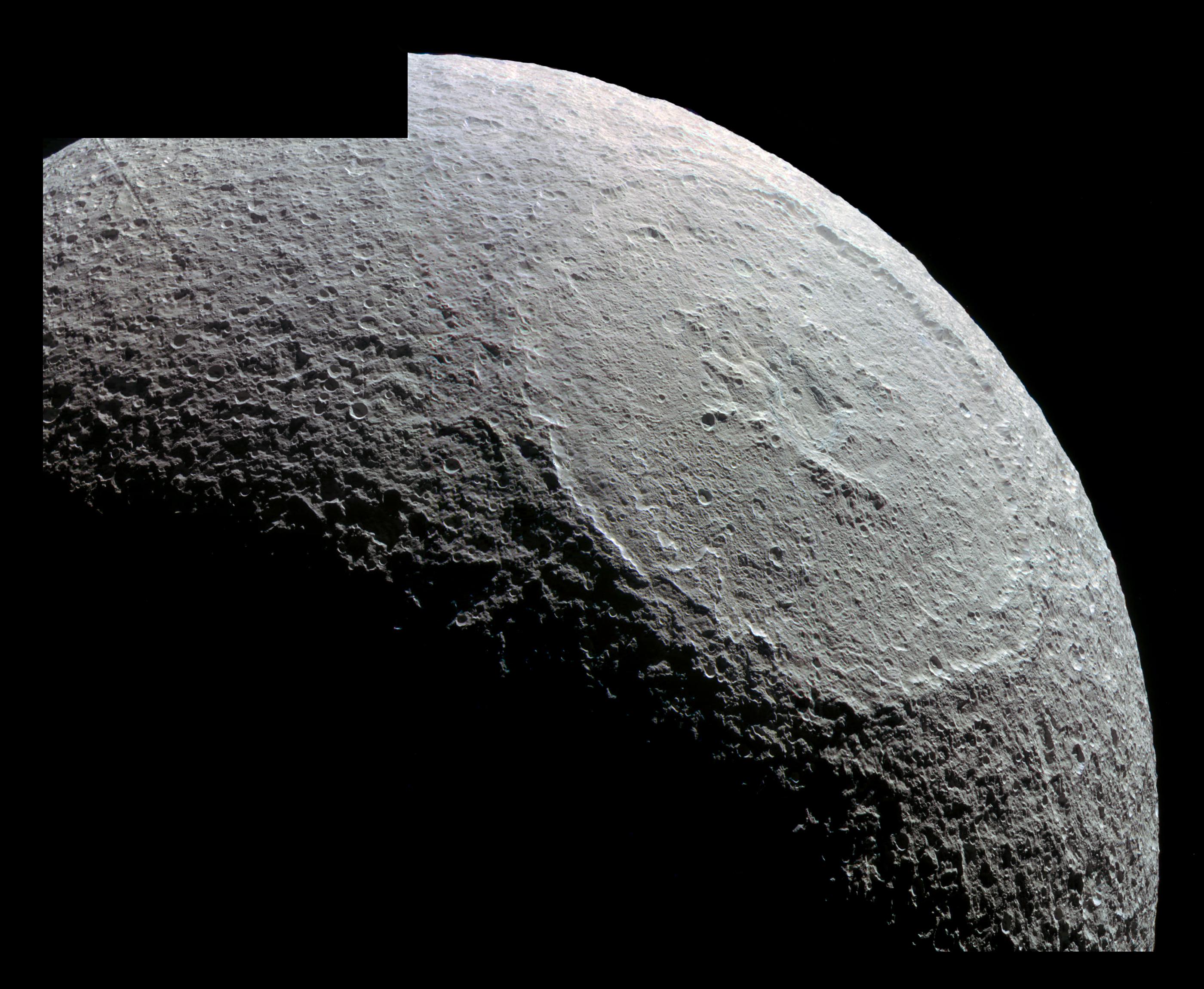 土星 隐藏在土星光环内的巨型UFO：土卫十八的近距离样貌和它的成因