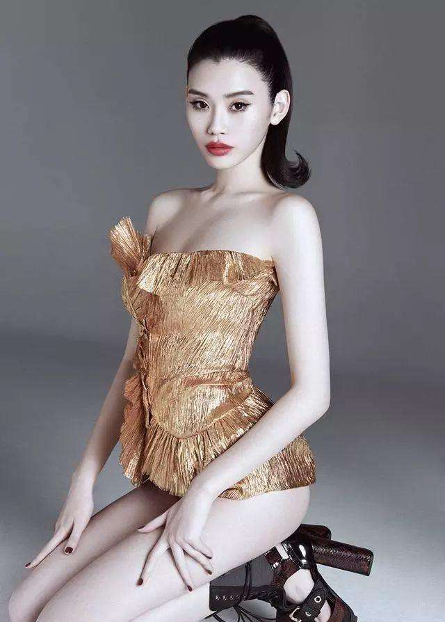 奚梦瑶|奚梦瑶“男人装”来袭，看到香艳迷人的性感，网友：这身材太美了