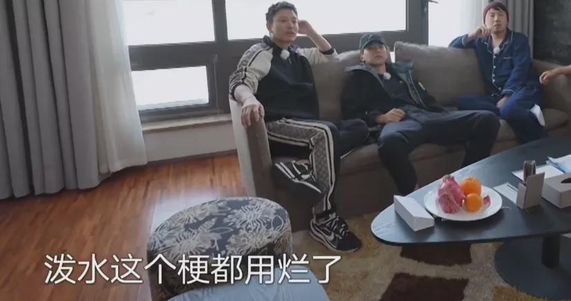 白冰|《极挑》王迅被欺负太惨，平躺呛水险窒息，因咖位低惨遭区别对待