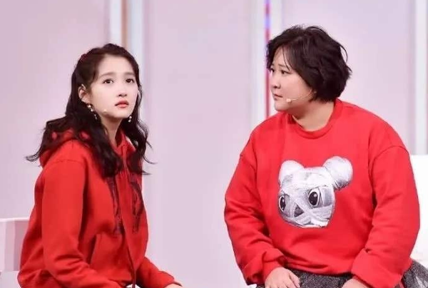 关晓彤|贾玲为何选择张小斐当女主？关晓彤都吃醋了：玲姐为啥不找我？