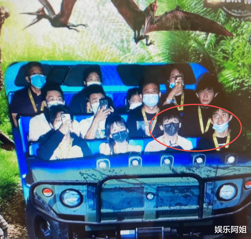 佟丽娅|北京环球影城成了新晋追星地！佟丽娅、刘昊然齐打卡，好低调亲民