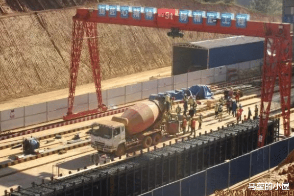 马莹的小屋 云南“豪掷”287亿建双向四车道高速，贯穿14个乡镇，总长150公里
