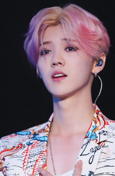 鹿晗|他俩曾经给鹿晗作配，趁鹿晗恋爱偷偷发力，如今比鹿晗还火