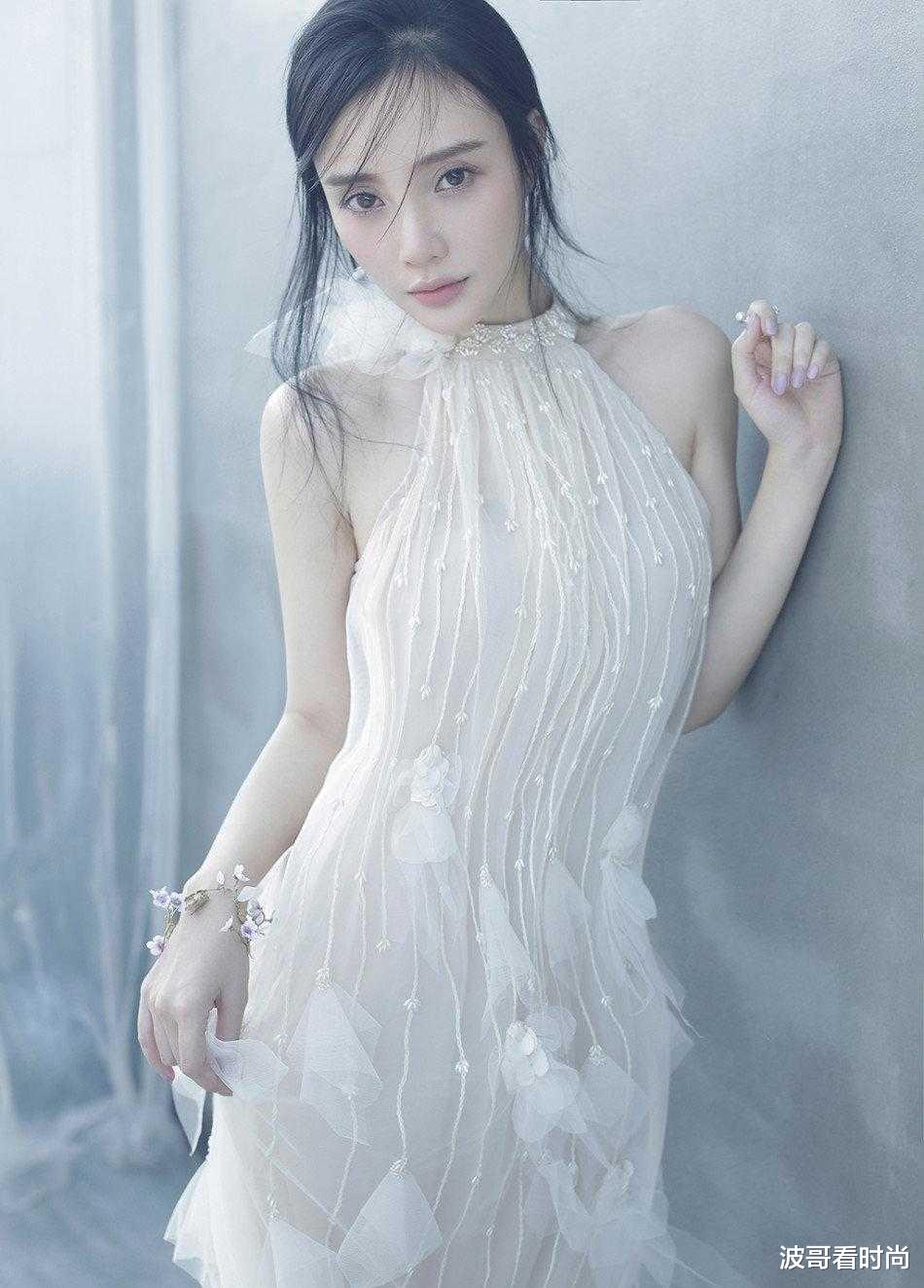 李小璐|李小璐不受离婚影响,穿裸色连衣裙大秀好身材,气质清纯迷人