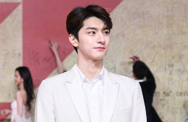 电影|星辰大海官方大合影出炉,张子枫刘浩存双C位,红不红待遇差很大