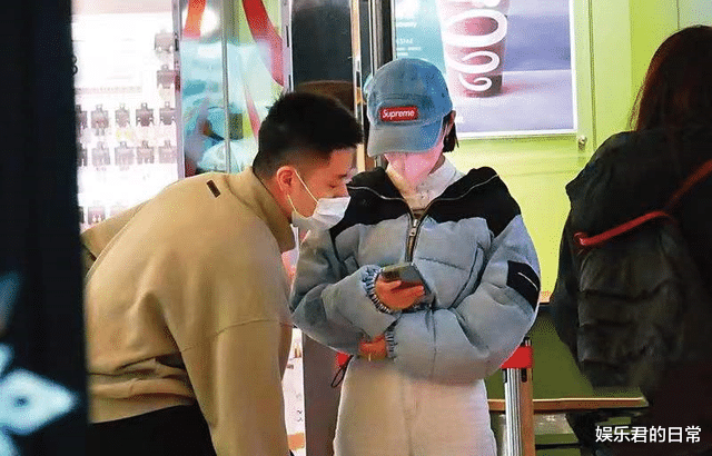 豪门明星|32岁女星恋情曝光，与富豪男友当街亲吻搂抱，曾自嘲是桃花绝缘体