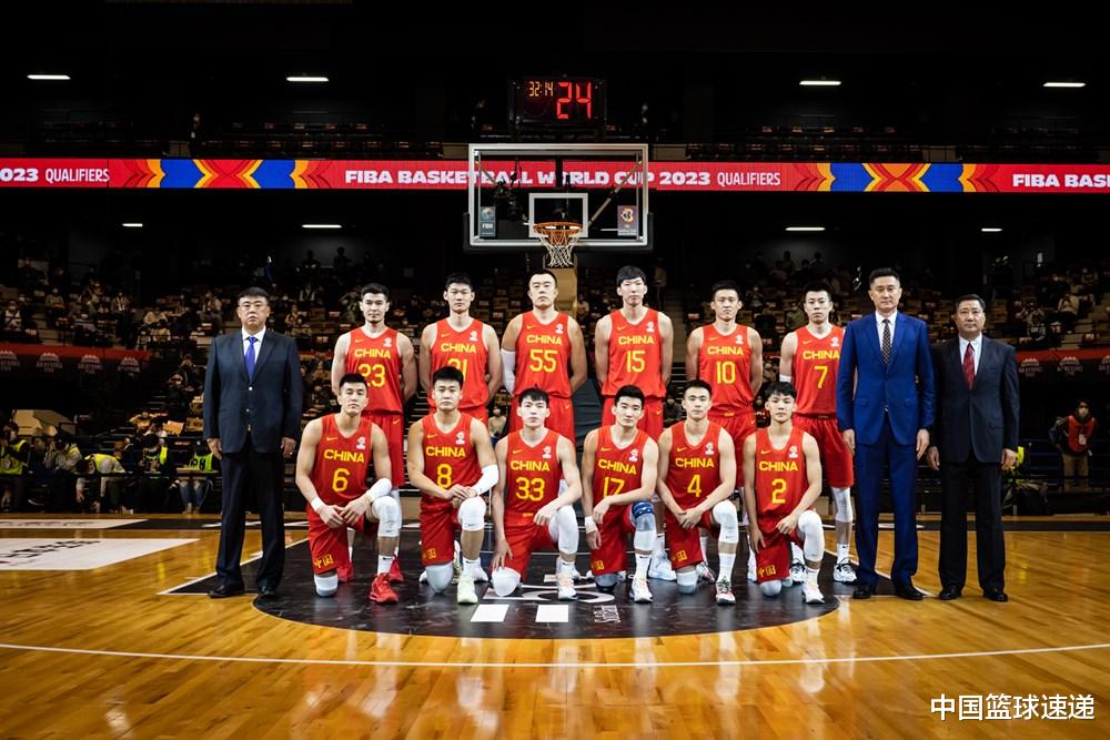 中国男篮|五人替补出场40分钟0得分，中国男篮两大问题凸显，杜锋要早应对