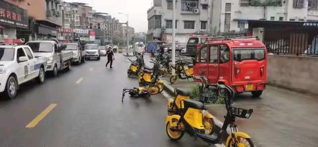 南充新闻网 共享单车“任性”乱停？嘉陵区综合行政执法局重拳整治