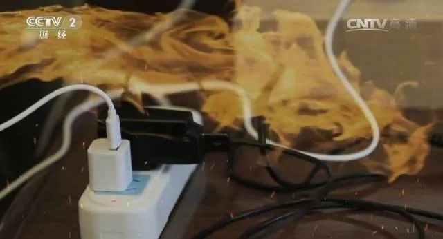 160健康研究所|手机深夜充电爆炸，男子右眼险失明！这些致命习惯你天天在做