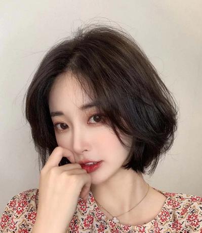 发型|分享几款适合方脸、大脸的发型，显脸小还减龄，很适合新年剪