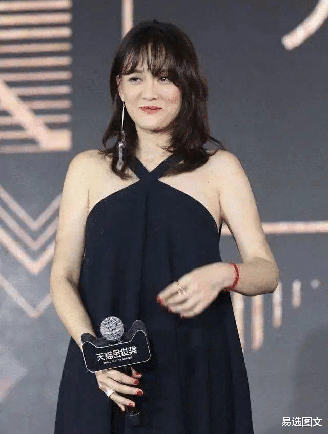 陈乔恩|42岁陈乔恩不能再胖了！麒麟臂加水桶腰，明星变大妈也可以很简单