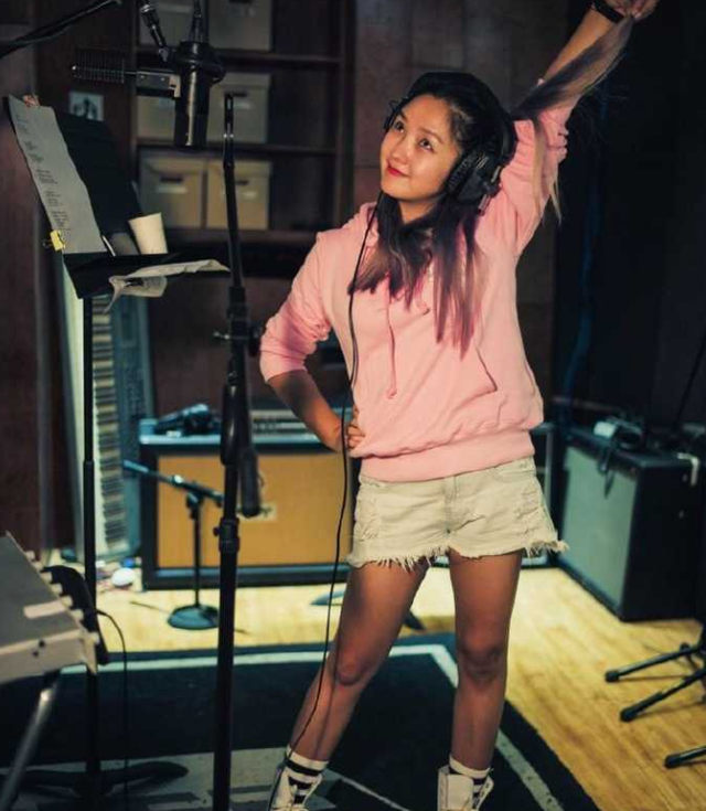 何洁|36岁何洁减肥成功，大象腿瘦成筷子腿，少女感满满，着实让人羡慕