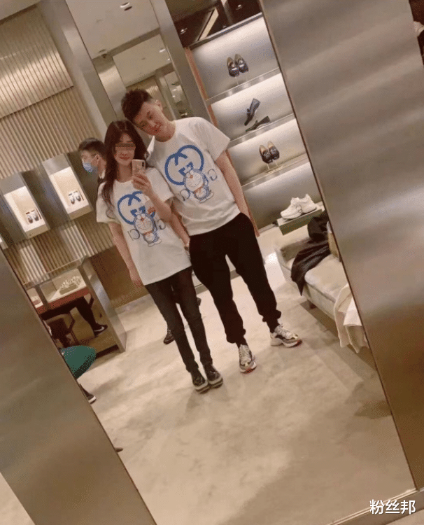 男主播|男主播肖迪被爆多角恋，女大姐靠刷礼物谈恋爱，怀孕两次不闻不问