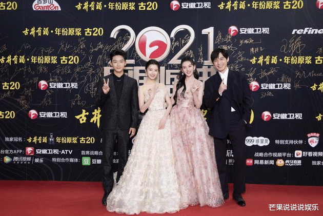 张新成|《国剧盛典》红毯：“乔家兄妹”合体，张新成帅气，而她造型出彩