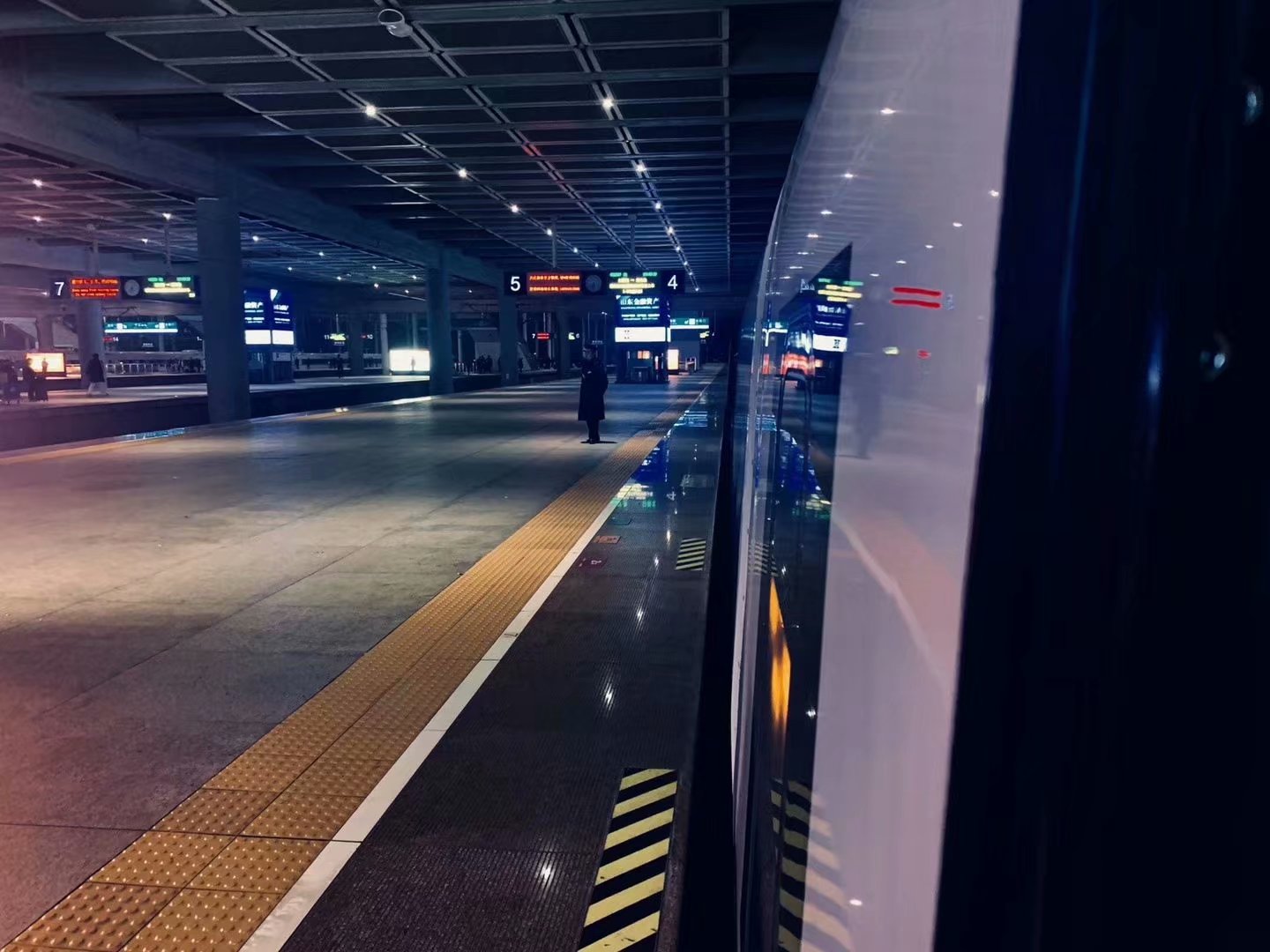 蕤宾有酒 内燃机车真的“过时”需要被淘汰吗？宝刀已老？