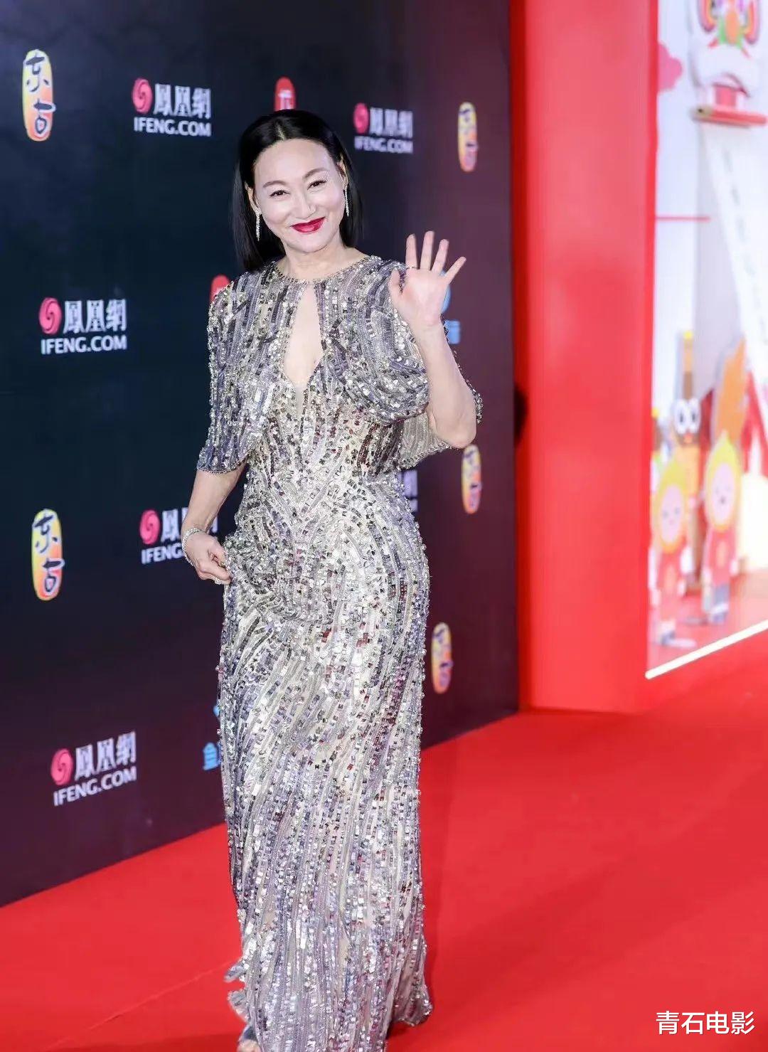 穿衣搭配|红毯看点多！李纯惊艳全场，陈数大秀美背，李若彤不像55岁的人