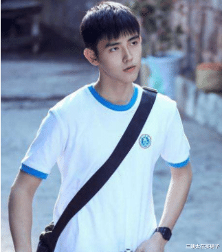 三姨太在买裙子|陈飞宇退出美国国籍！他拿绿卡竟然还是因为陈凯歌的前妻