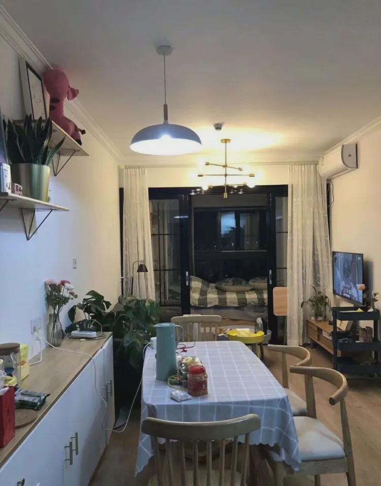 60㎡小公寓，被老公改成2室2厅，满意的是阳台的小卧室