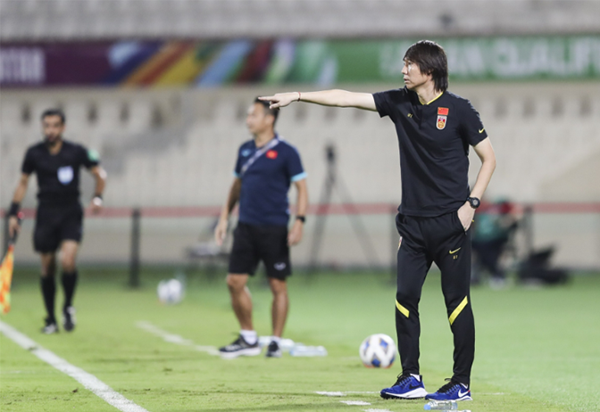 国足|国足比赛前的好消息！李铁连收两名强援，五后卫阵容呼之欲出