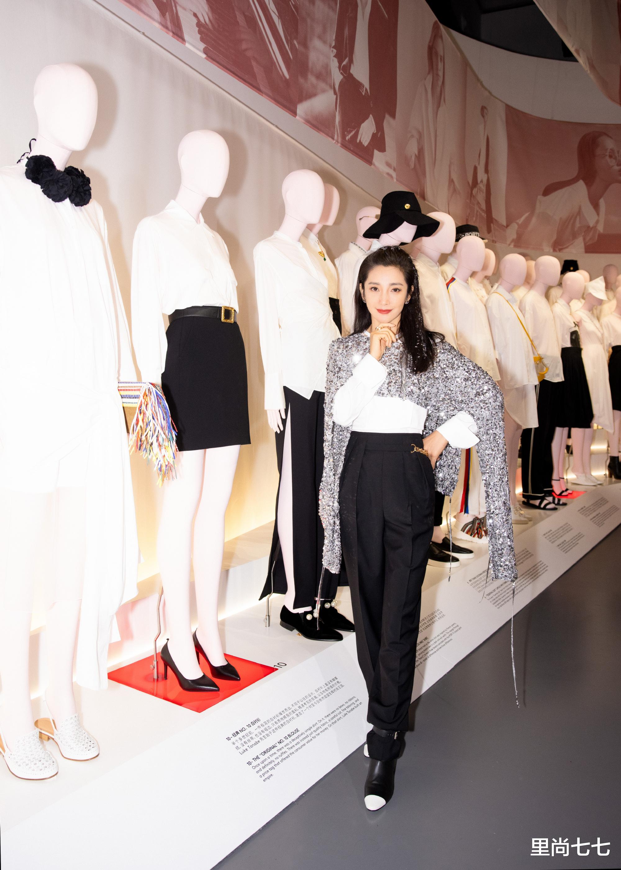 胡杏儿|李冰冰姐妹罕见合体，李雪穿短裙暴露身材短板，霸气姐姐变小跟班