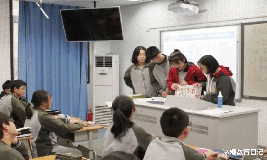 教师|“绝不让女儿当老师！”资深教师无奈直言，真实原因令人心酸