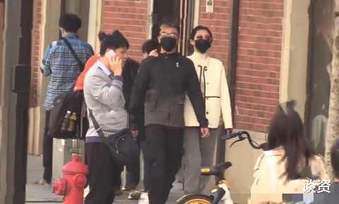 化妆师|苗苗带女儿剧组探班郑恺，郑恺化身温柔奶爸，一家三口其乐融融