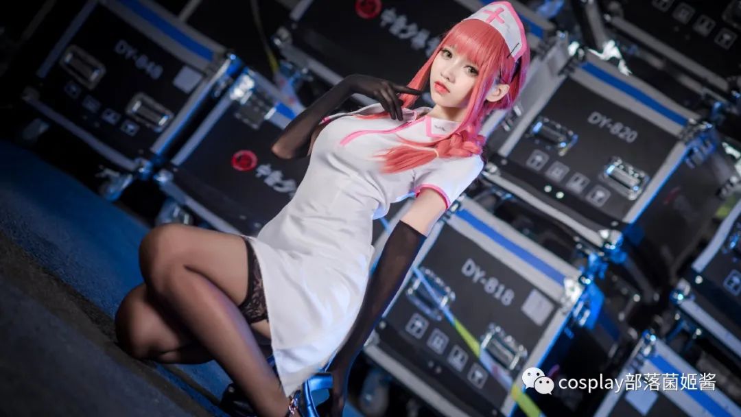 小姐姐|cos：漫展上的治疗小姐姐@大大卷卷小卷