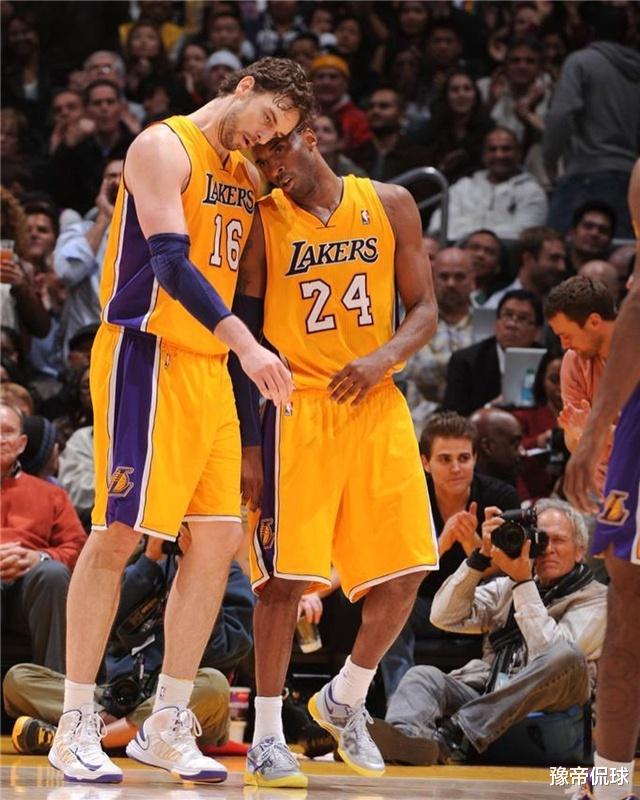 科比·布萊恩特|科比兄弟靠譜？照顧瓦妮莎變憔悴！曼巴女王多人追求！科比高興嗎