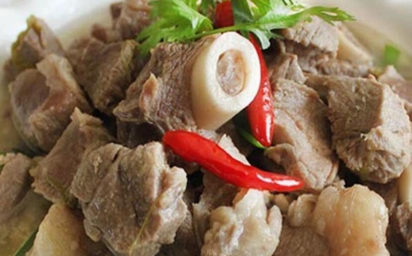 广西28岁女子卖羊肉,因高颜值走红,有人飞1000多公里一睹芳容