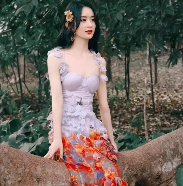 赵丽颖|离婚之后的赵丽颖越来越好看,比以前更洋气了,独立的女人最美