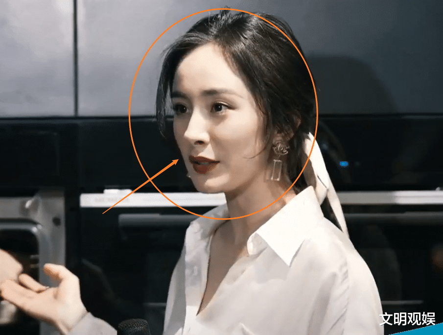 吴京|杨幂参加直播带货，却被不小心关掉美颜，真实状态过分引人注目