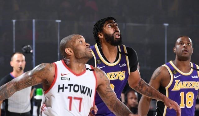 清浅微笑的我|1200万，真给不了那么多！塔克或离开雄鹿，篮网、湖人机会来了