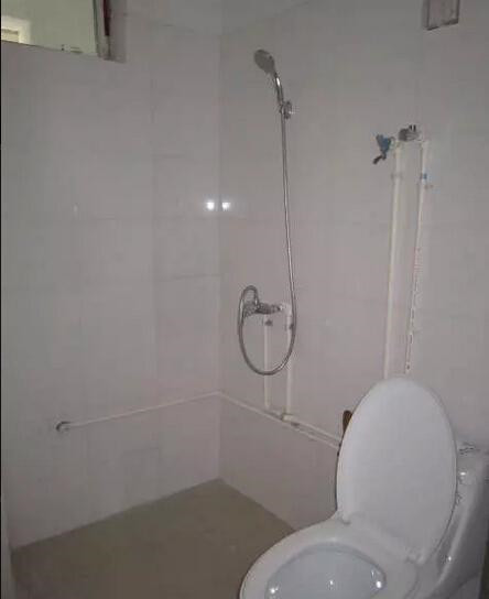 95后小伙5000元月薪，买完房连装修的钱都不够，直接刷大白入住！